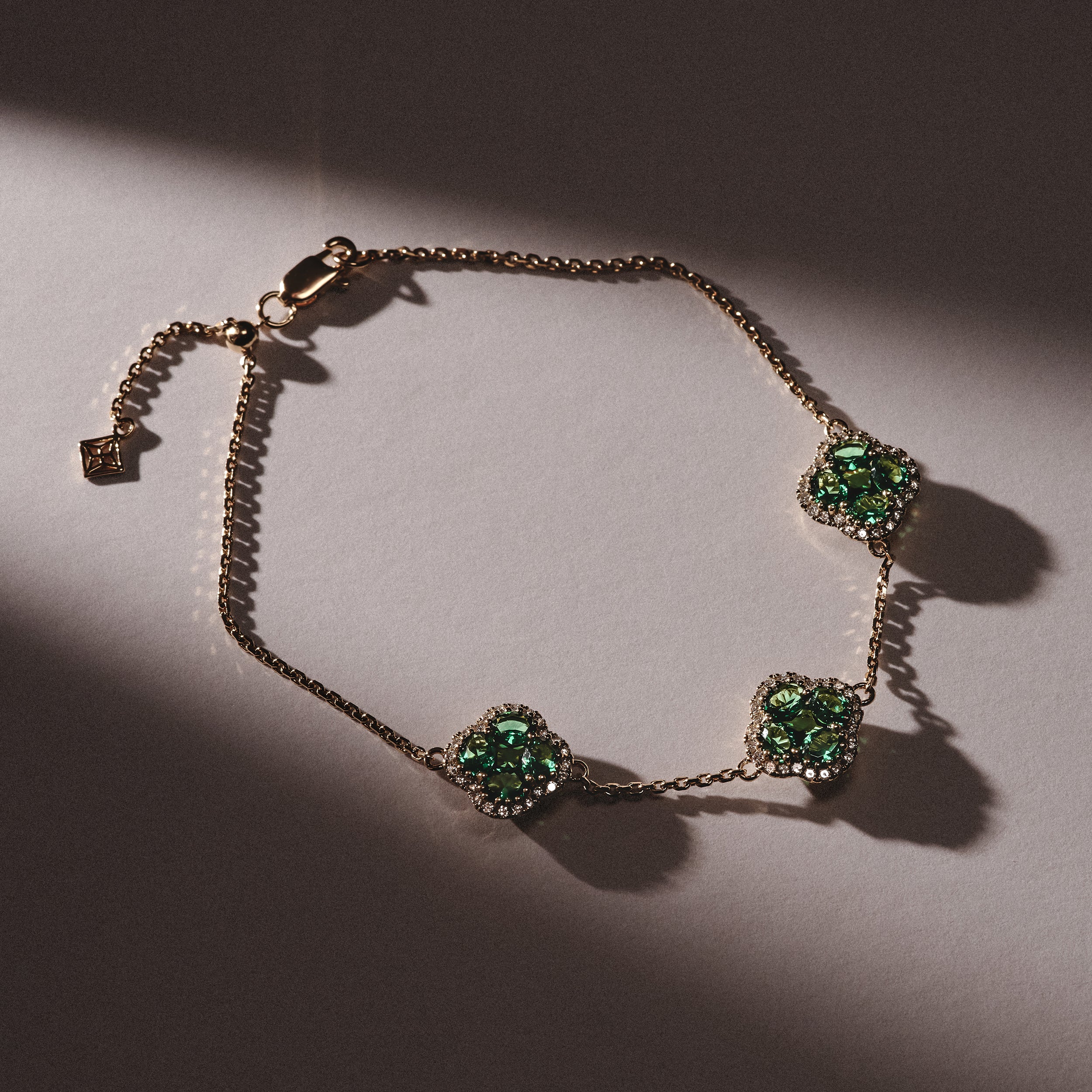 Alegria 3 Clover Lab Emerald Bracelet - Image 2